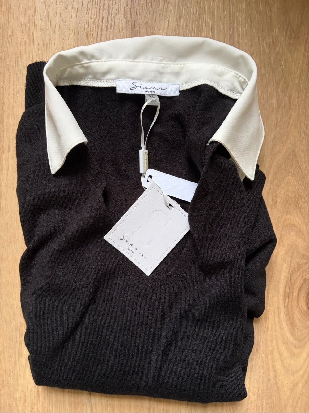 Sioni Black V‑Neck Sweater with White Collar & Sleeves-00B - Picture 2 of 6